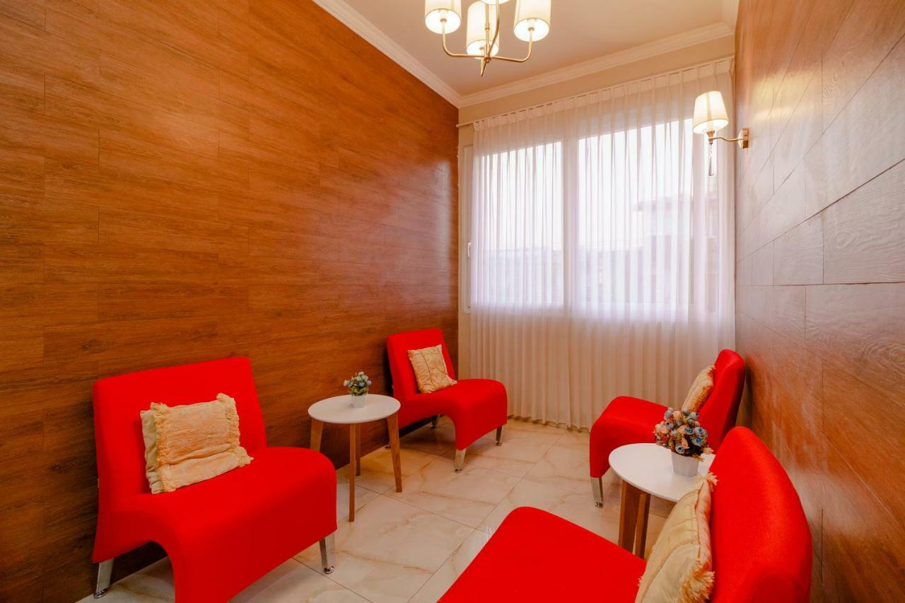 Hotel Reddoorz Near Taman Makam Pahlawan Cikutra à Bandung Extérieur photo