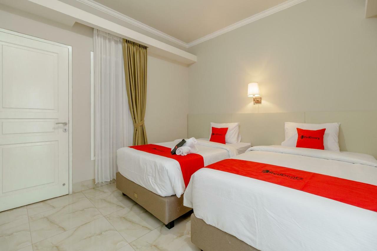 Hotel Reddoorz Near Taman Makam Pahlawan Cikutra à Bandung Extérieur photo