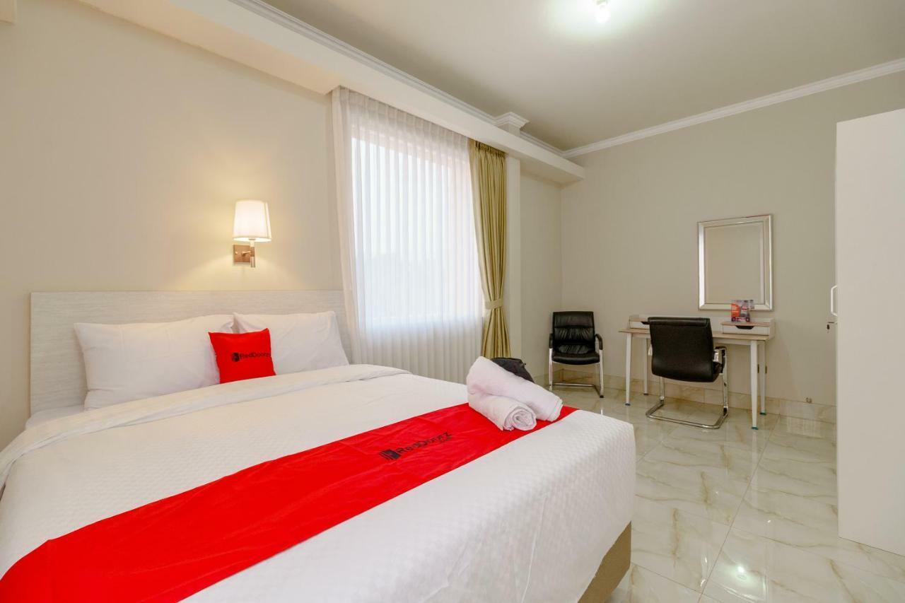 Hotel Reddoorz Near Taman Makam Pahlawan Cikutra à Bandung Extérieur photo